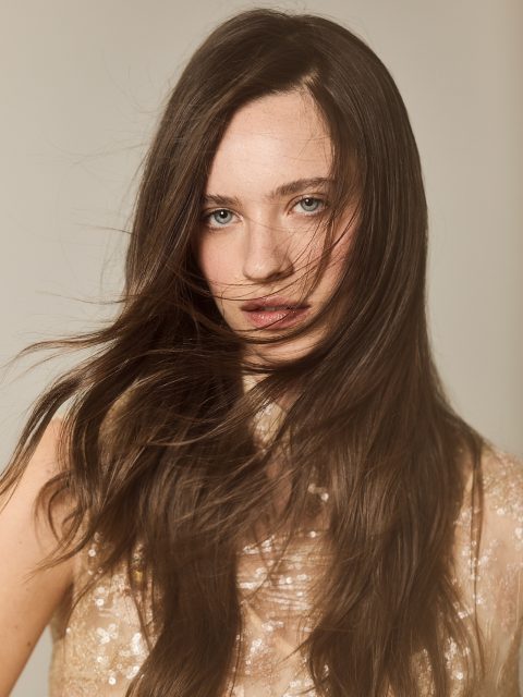 ✨L’eleganza non si riconosce da quanto si nota. Si riconosce da quanto riesce ad accompagnare ogni movimento con naturalezza.
Ogni progetto nasce dall’ascolto, dalla ricerca e dal desiderio di creare capelli che vivano insieme alla persona, ben oltre il tempo trascorso in salone.
—
L’eleganza del movimento. ✨
#RenatoFirenze #HairEditorial #LuxuryHair #HairInspiration #Eleganza